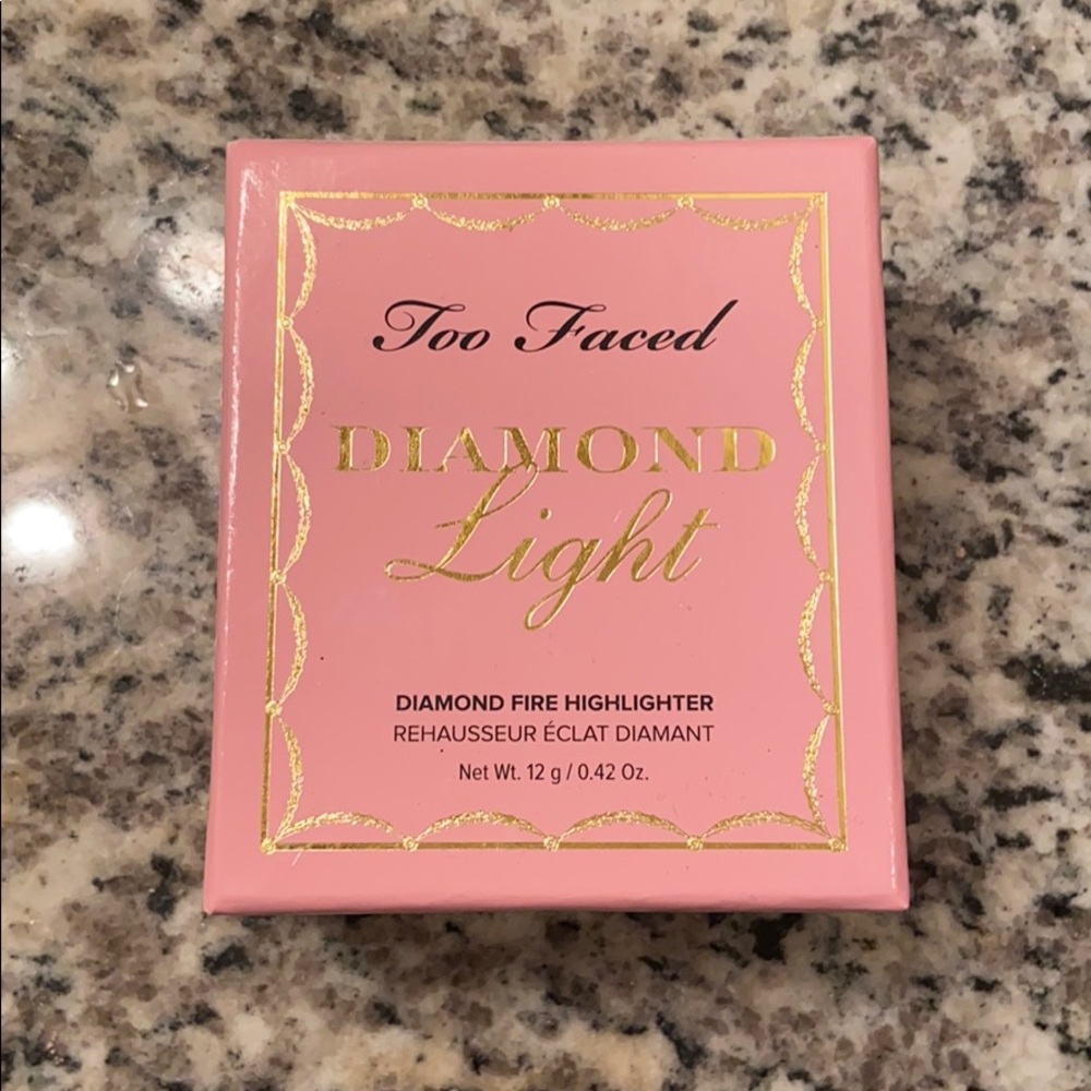 Too Faced Diamond Light Highlighter